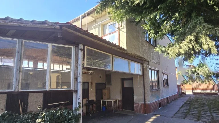 Na predaj poschodový rodinný dom v meste Šurany