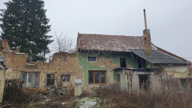 Prodej RD s pozemkem 436m v Oplocanech