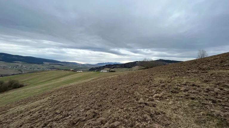 Na predaj pozemok Oravská Jasenica (2095 m2)