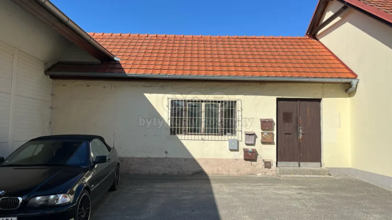 Pronájem skladu/ obchodu Horažďovice, 37 m², ul. Husovo nám.