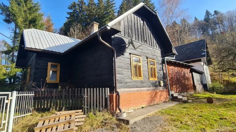 PREDÁME DREVENICU ( ROD. DOM - Veľkom Rovnom, okr. Bytča