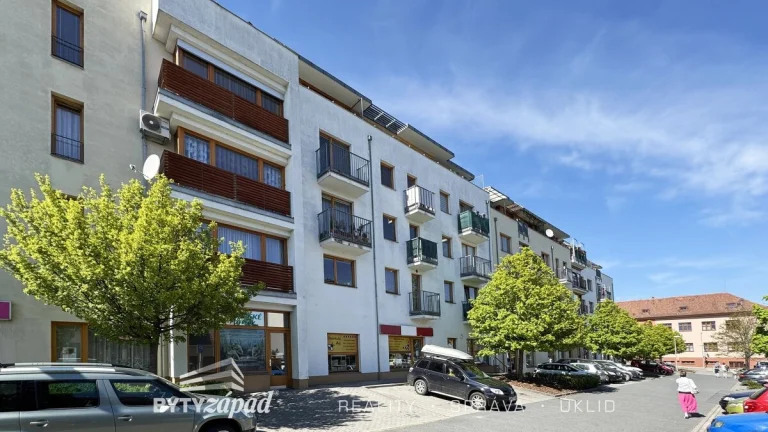 Pronájem slunného bytu 2+kk o velikosti 57 m2 v těsné blízko