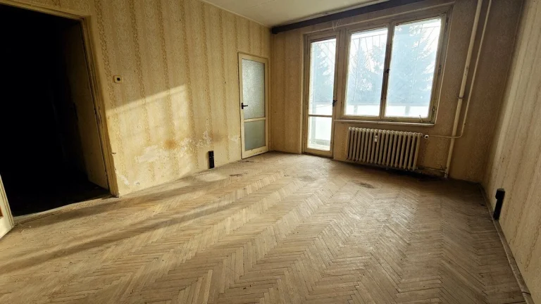 REZERVOVANÉ NA PREDAJ 1 IZBOVÝ BYT S LODŽIOU A PIVNICOU NA U