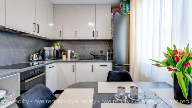Rezervovany - Na predaj moderný 2-izbový klimatizovaný