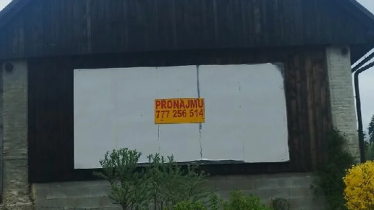 Osvícení billboard na pronájem.