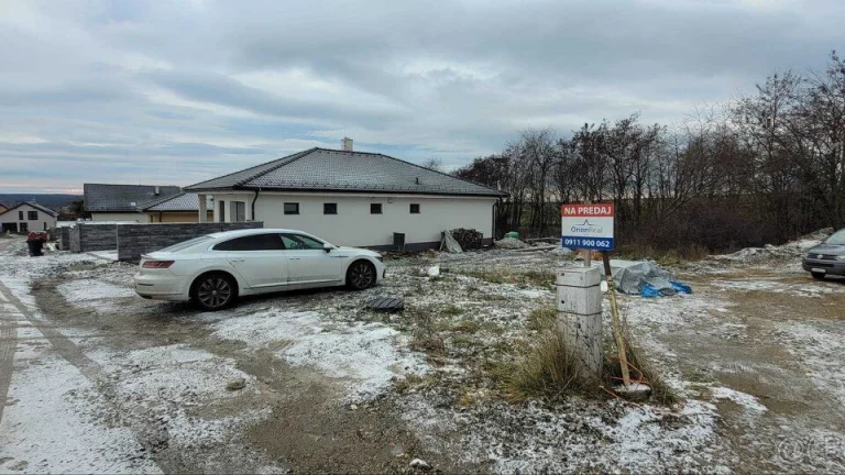 STAVEBNÝ POZEMOK 920 m2, ŠEMŠA, okres KOŠICE - OKOLIE