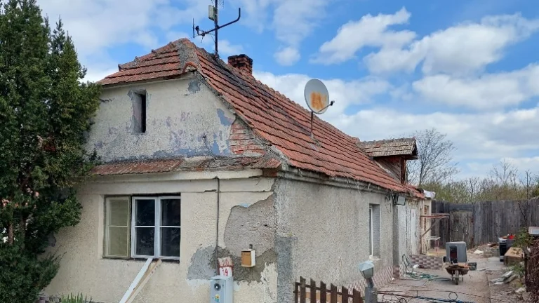 Pozemok 937 m2 s domom, Holíč