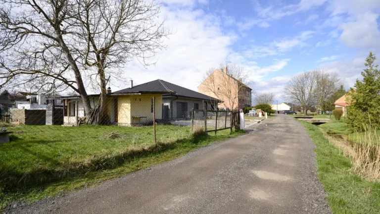 Prodej stavebního pozemku,CP 273m2, Bučovice-Kloboučky