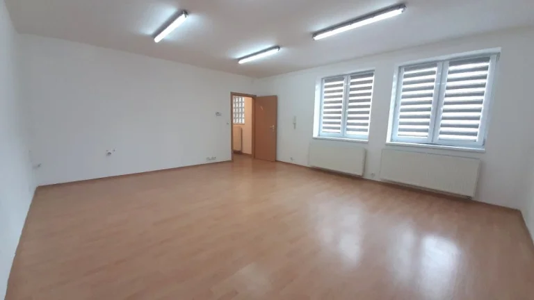 PRENÁJOM: KANCELÁRSKY PRIESTOR 75 M2, CENTRUM KEŽMAROK
