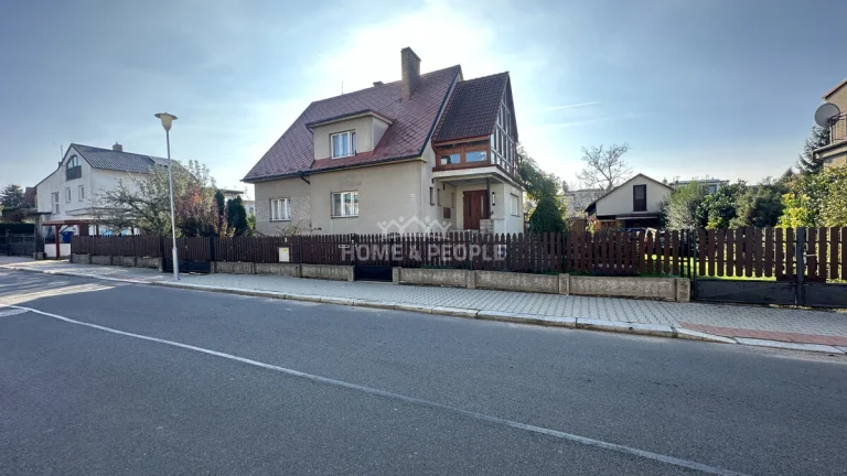 Prodej, rodinný dům, dvougenerační, 6+2, zimní zahrada, tera