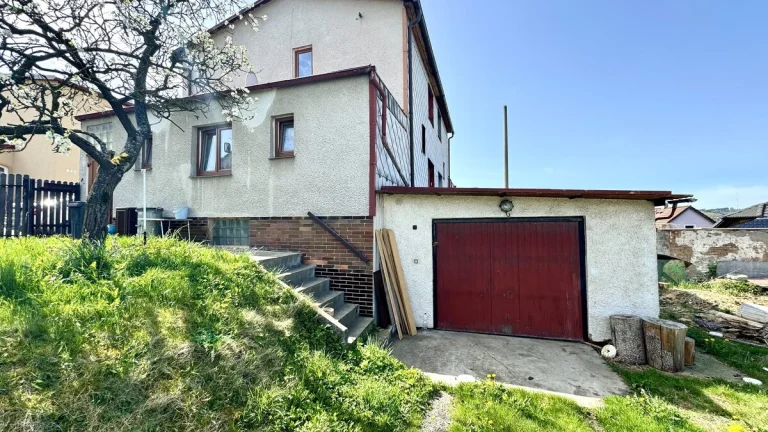 Rodinný dům 4+1 (230 m2) s garáží a zahradou - Tachov, ul. N
