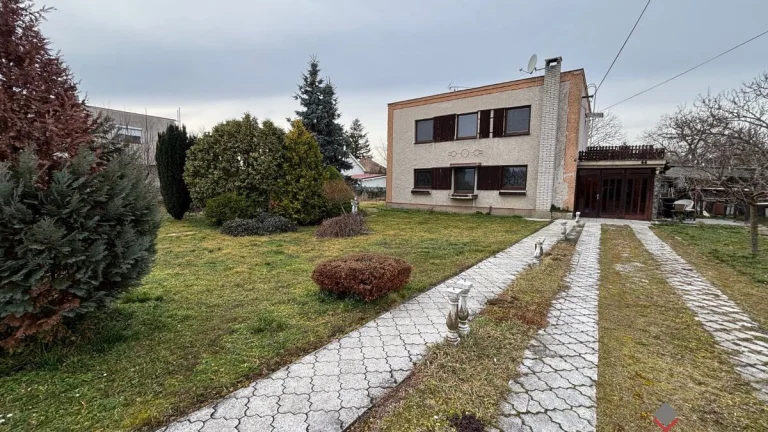 Rodinný dom Topoľčany 13 árový pozemok / možnosť stavebného
