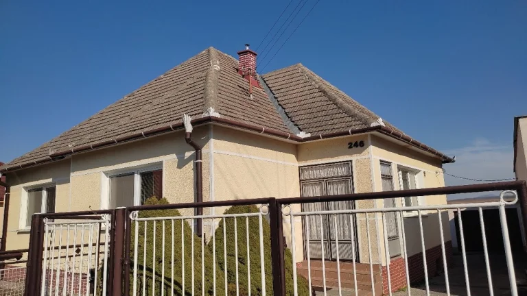 REZERVOVANÉ Predaj- 3iRD s veľkým pozemkom v obci Alekšince