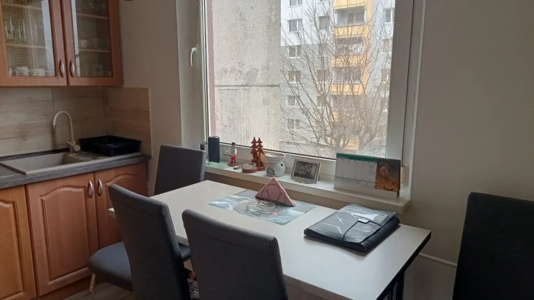Pekne zrekonštruovaný trojizbový byt s balkónom v Lučenci