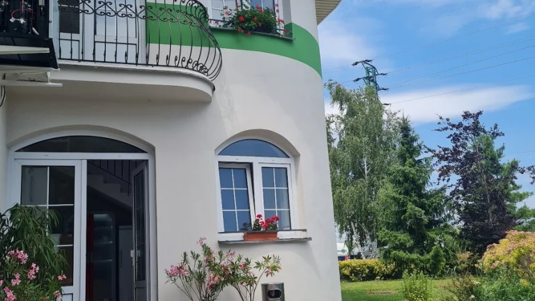 SKALICA -OILKA: NA PRENÁJOM VEĽKOMETRÁŽNY 2-IZBOVÝ BYT