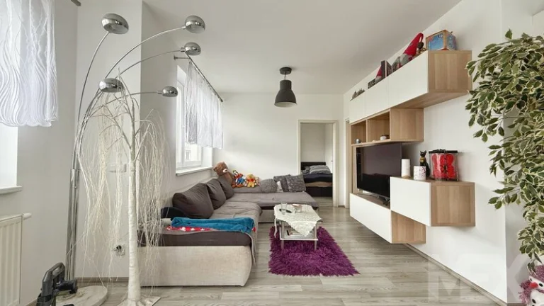 Prodej moderního a slunného bytu 2+kk s balkonem a parkování