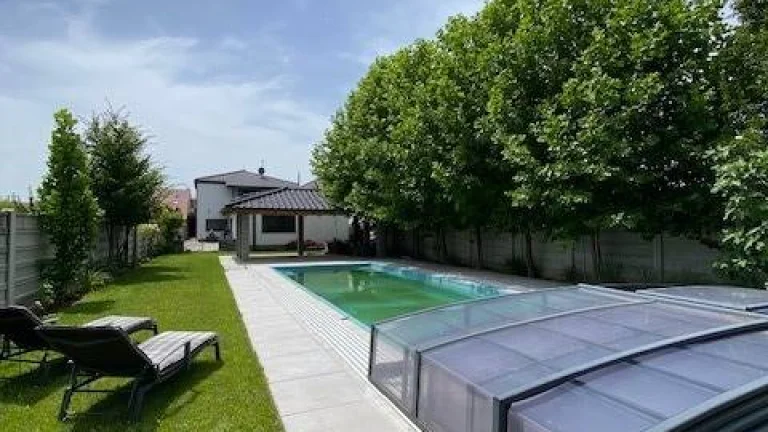 Predaj moderná 5 izbová Vila, 352 m2, pozemok 1.376 m2, bazé