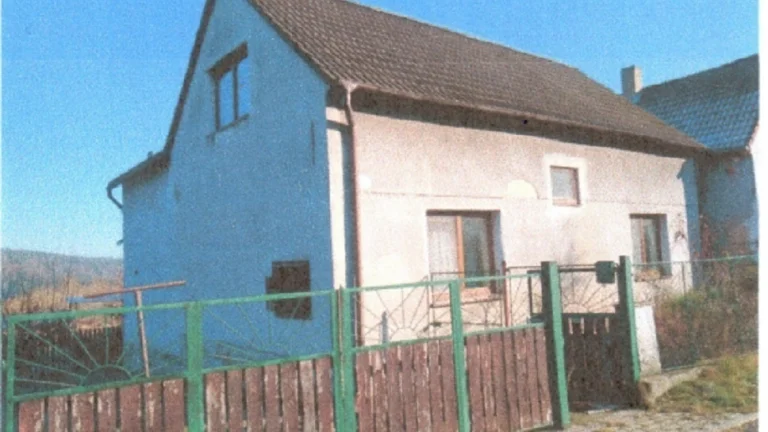 Dražba rodinného domu v obci Domoušice, id 7220-2105