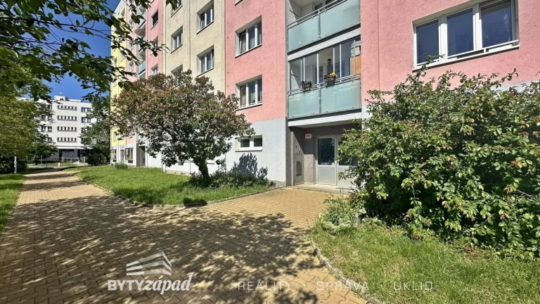Pronájem bytu 1+1, 42 m2 v Plzni-Slovany, ev.č. yJSB8424
