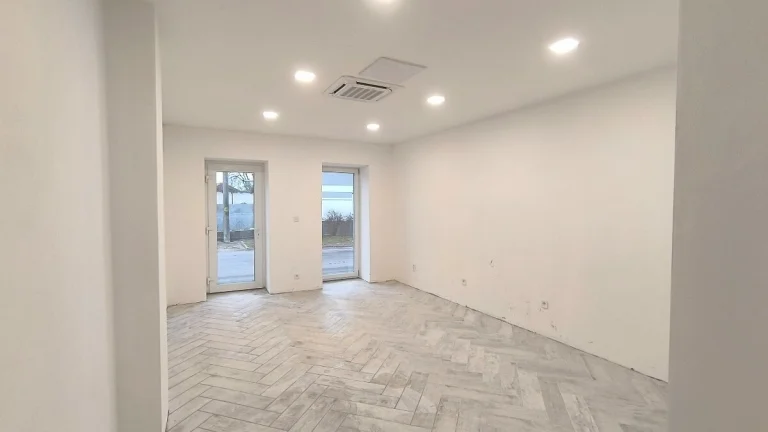 Moderná polyfunkčná budova na PREDAJ - KOMÁRNO, mestská časť