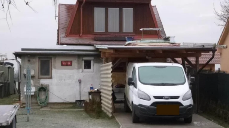 Zahrada se zděným objektem v obci Břežany II. ID 7239e 0406