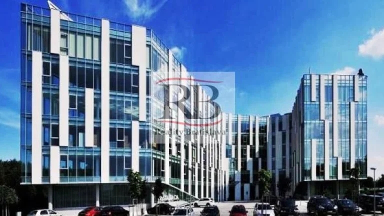 Samostatný kancelársky celok 107m² v blízkosti letiska na pr