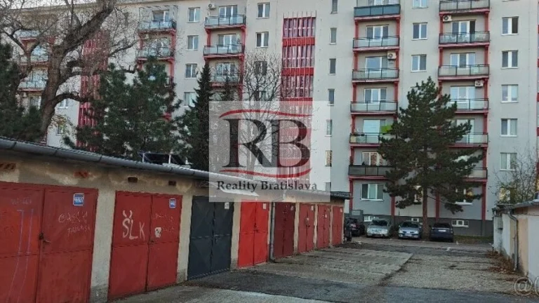 Predaj garáže na Haburskej ulici v Ružinove