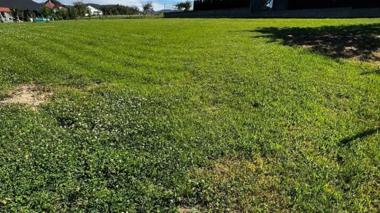 PREDAJ stavebný pozemok 900 m2, Kosorín, ESTY Real Estate s.