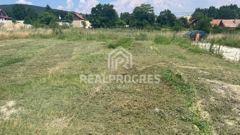 Na predaj pozemky Nitrianske Hrnčiarovce