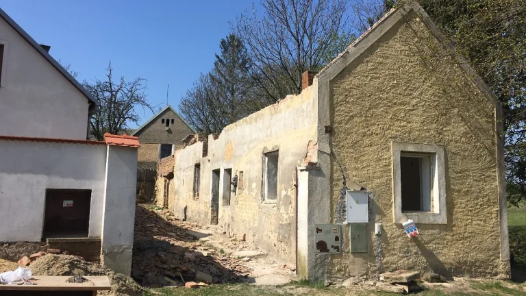 Prodám - Pronajmu stavební pozemek