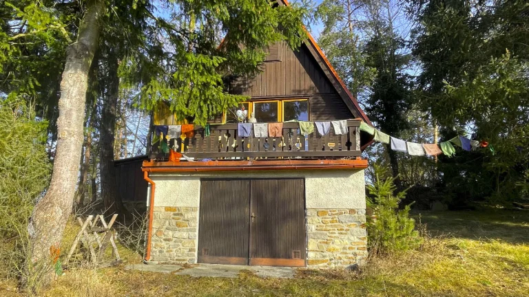 Prodej chaty s garáží u rybníka Vránovka - Žihobce