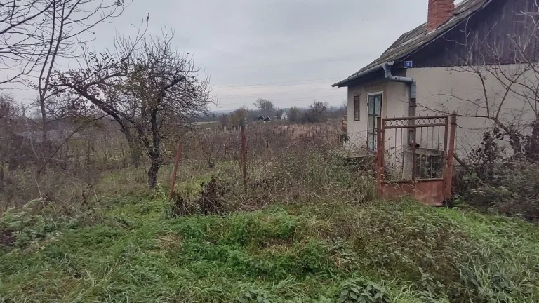 Na predaj pozemok na výstavbu viničného domu alebo na bývani