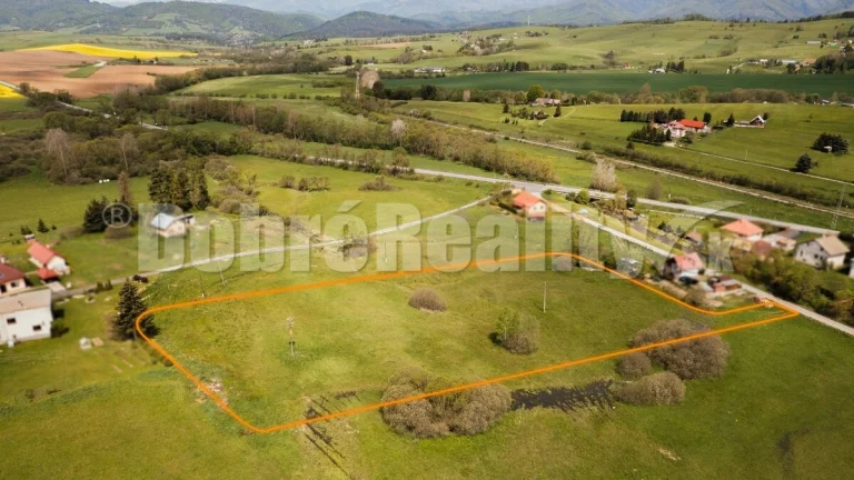PREDAJ: Rozľahlý pozemok na brehu rieky Rohozná, 7566 m2, Br