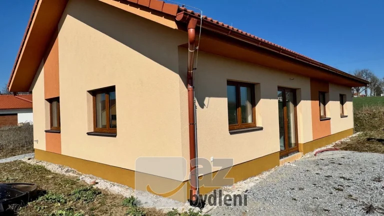 Novostavba nízkonákladového moderního RD na klíč, 2 Km od Or