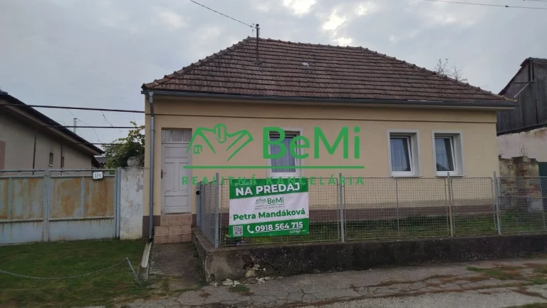 016-12-PAMAa Starší dom v obci Lukáčovce s veľkým pozemkom
