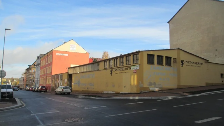 Průmyslová hala, dílna, garáže,Cheb