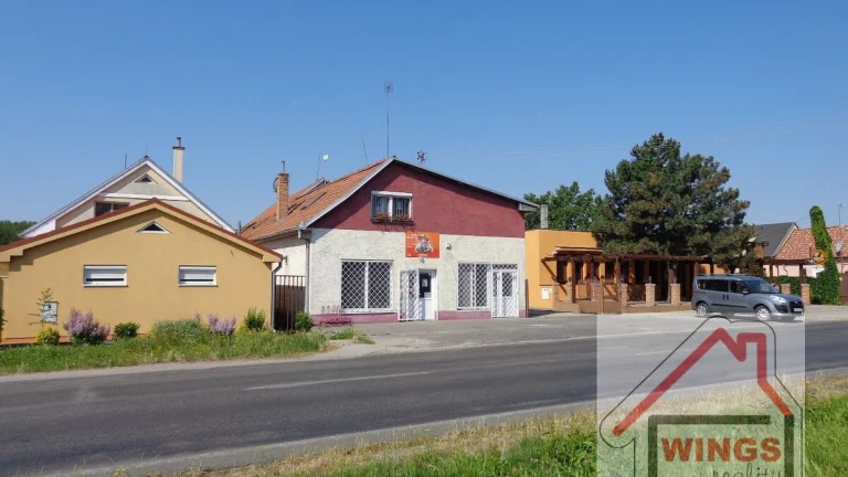 Šoporňa - bývanie i podnikanie v jednom.