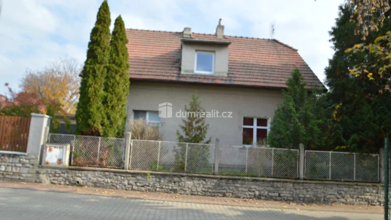 Prodej P5 Lochkov 2 rodinné domy 320m2 pozemek 974m2