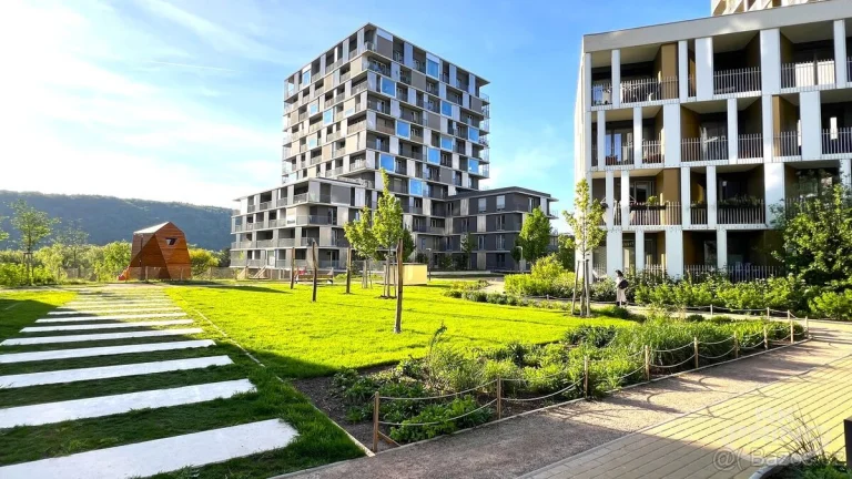 Moderní byt 1+kk, 39 m2 s terasou v rezidenci Zahálka, Praha