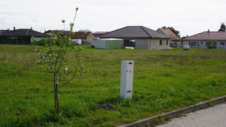 Zasíťované stavební pozemky á 800 m², obec Kly, okres Mělník