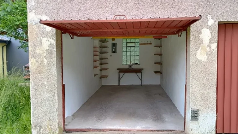 Pronájem garáže 16m2 Úpice