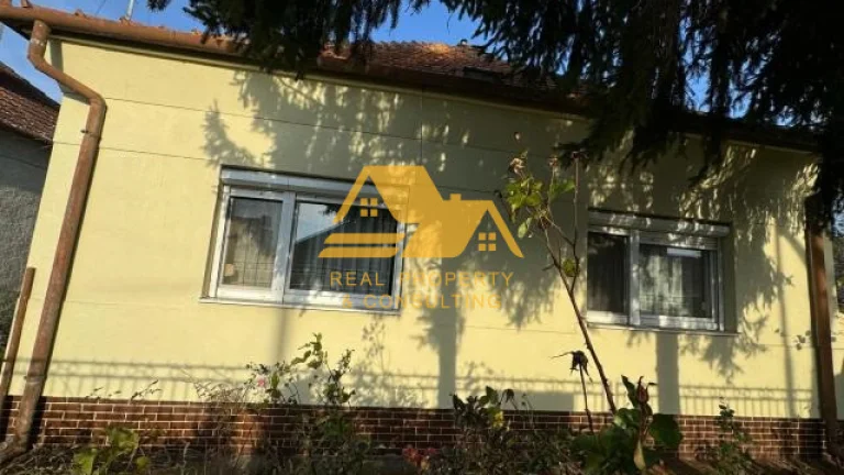 Predám 3 izbový rodinný dom v Nových Zámkoch
