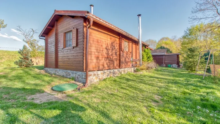 Prodej zahradního domku s pozemkem 3959 m2