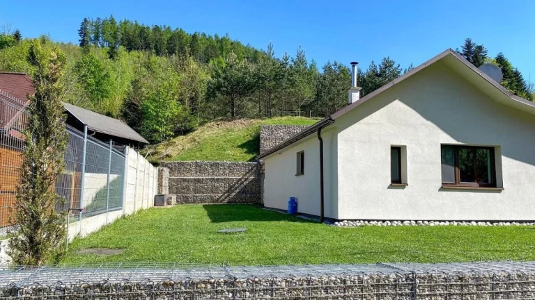 NA PREDAJ | chata na pozemku 457 m2, v časti Bindt v obci