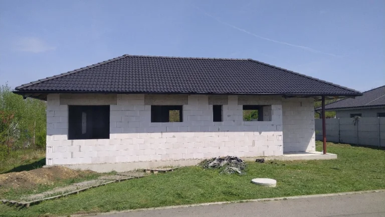Hrubá stavba Litobratřice