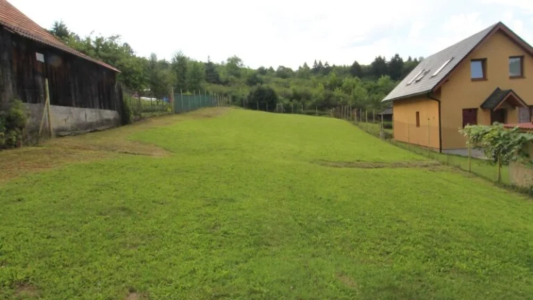 Pozemok na výstavbu rodinného domu, Valaská Dubová