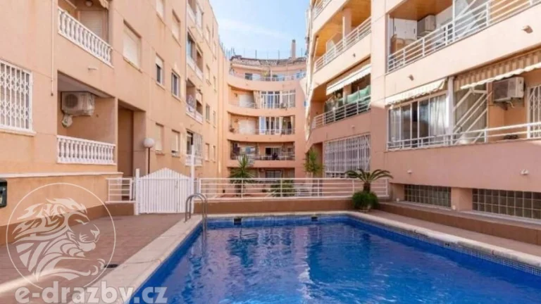 Byt 3+1 90 m2 s pozemkem 95 m2, Torrevieja u pláže Del Cura,