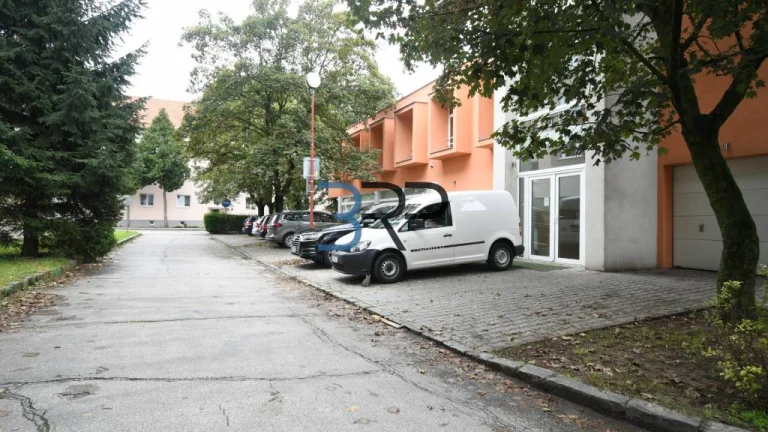 Na prenájom komerčné priestory v centre mesta Senica