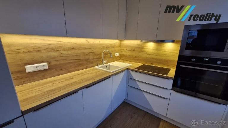 Kolín II, pronájem bytu 3+1, 67 m2 s balkonem a sklepem