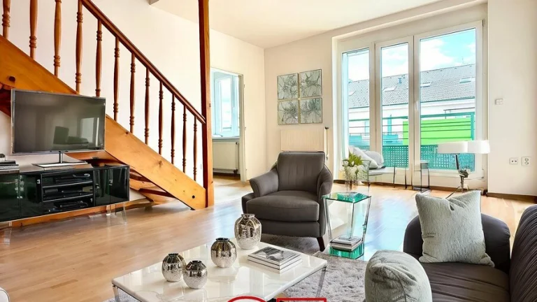 Prodej světlého mezonetového bytu 3+1, 86 m2 s terasou